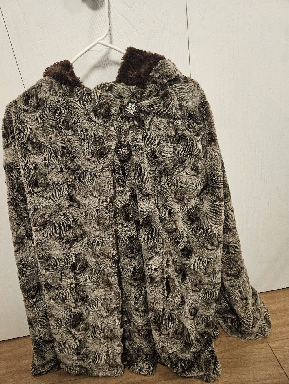 Women's Faux Fur Cape in Brown/Gray